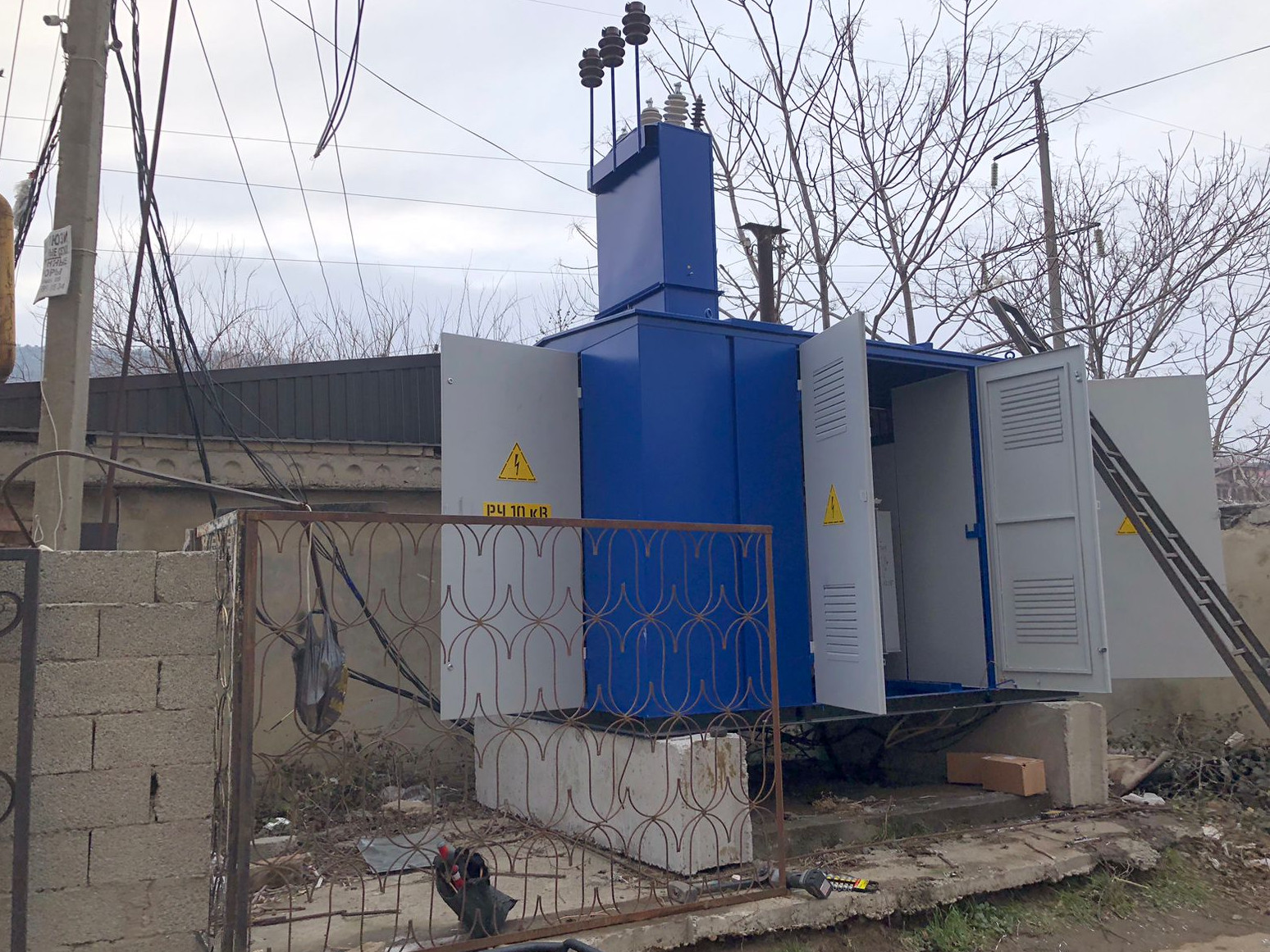 Дагестанские энергетики повышают надежность энергоснабжения проблемных районов Махачкалы